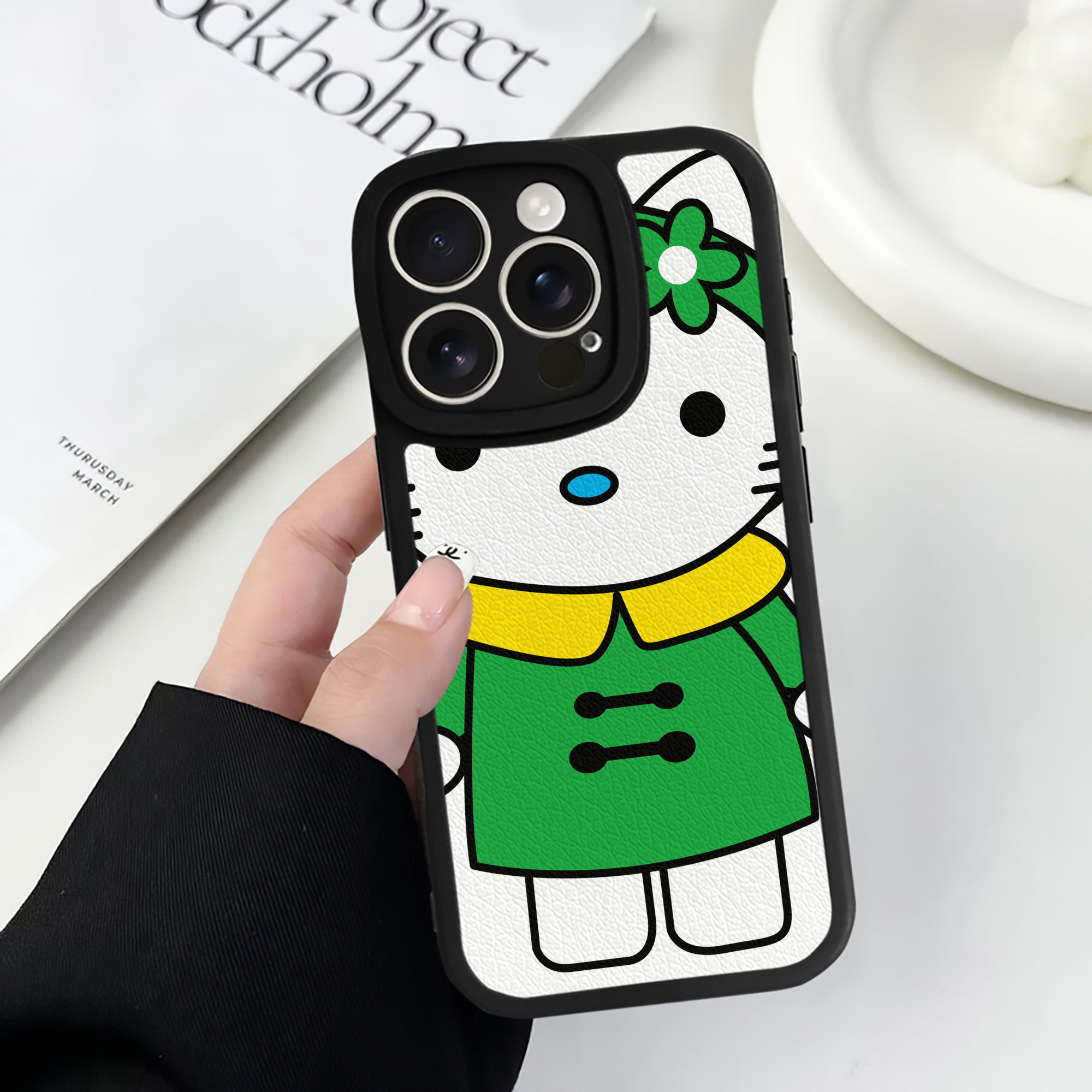 （画像用） Hello Kitty ハローキティ 【iPhone 16シリーズ対応】シリコンスマホケース（レザー調） 材質：シリコン